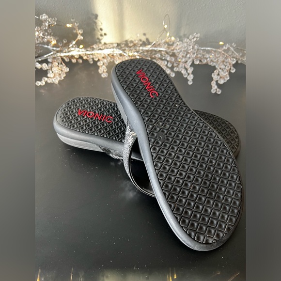 Vionic Tide Pewter Sequin Flip Flops - Very Good Like New Condition - Picture 3 of 3